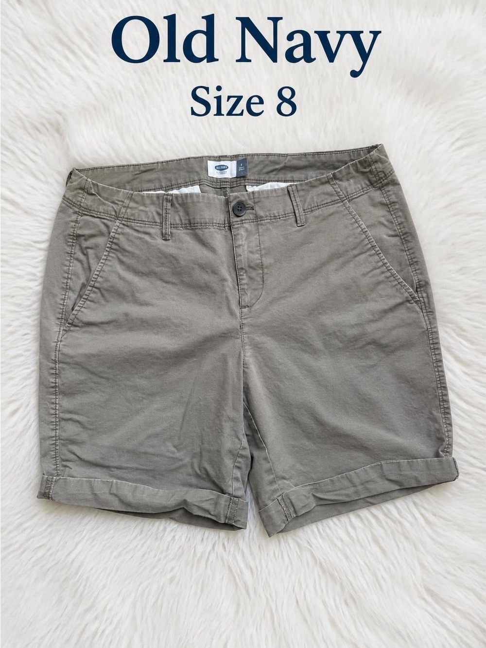 Old Navy Women’s Khaki Shorts – Classic Everyday Style in Size 8, Great Conditio